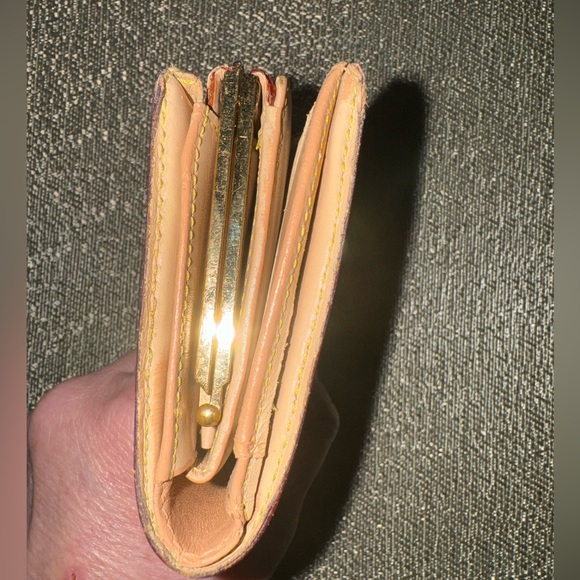 Preloved White Multicolor Murakami Kiss-Lock Wallet - Picture 5 of 8